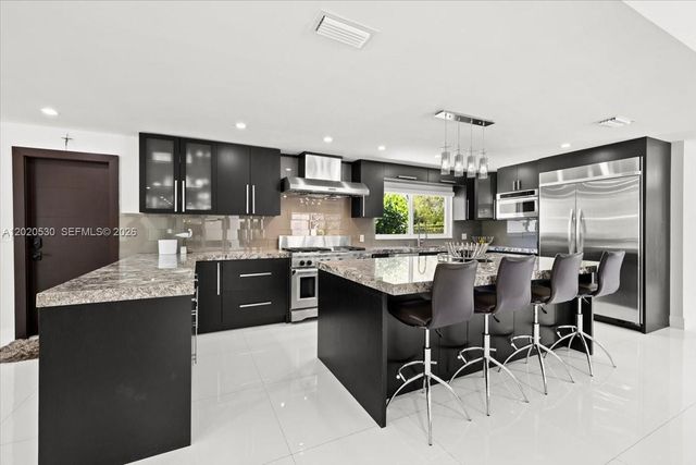 11600 SW 1st St, Plantation, FL 33325