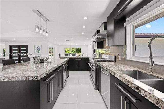 11600 SW 1st St, Plantation, FL 33325