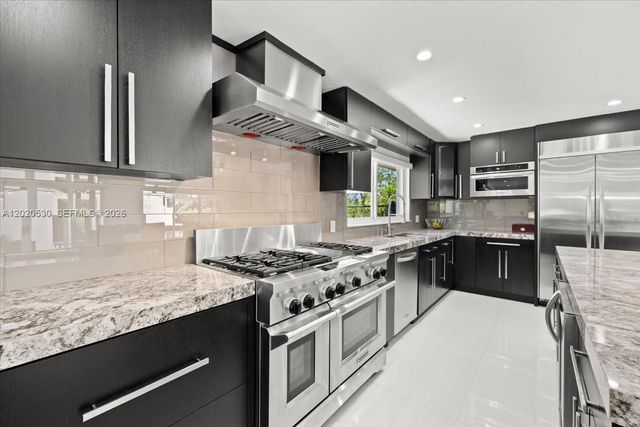 11600 SW 1st St, Plantation, FL 33325