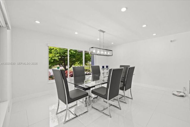 11600 SW 1st St, Plantation, FL 33325