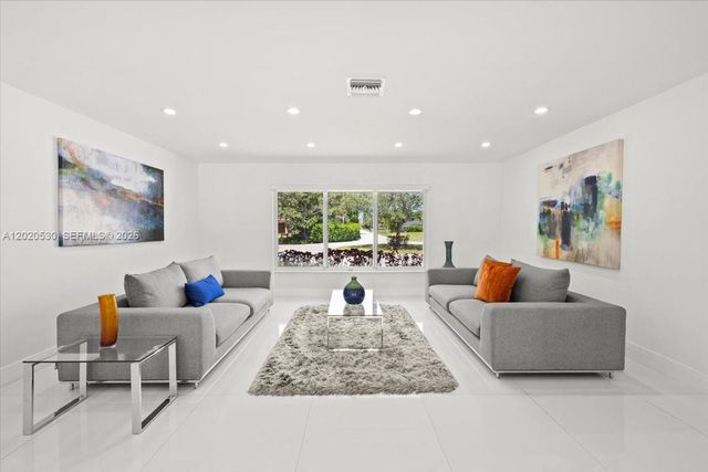 11600 SW 1st St, Plantation, FL 33325