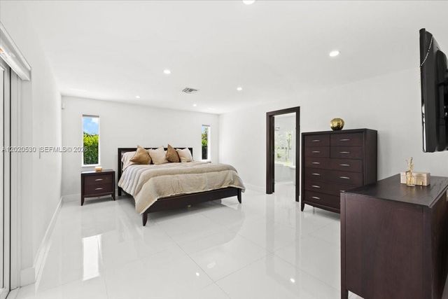 11600 SW 1st St, Plantation, FL 33325