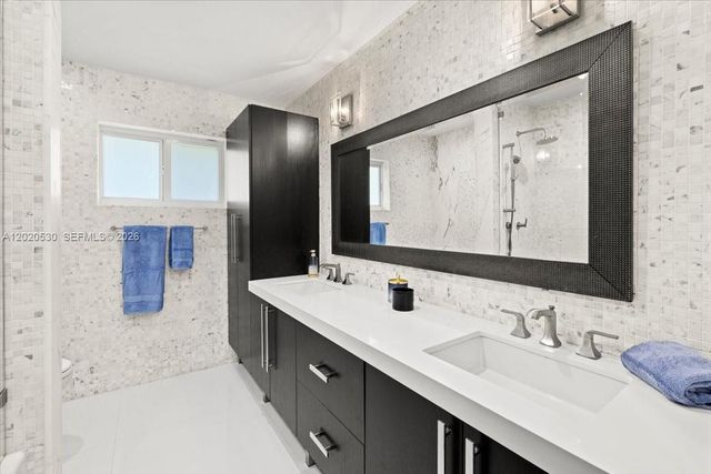 11600 SW 1st St, Plantation, FL 33325