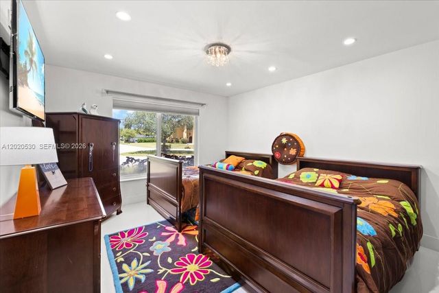 11600 SW 1st St, Plantation, FL 33325