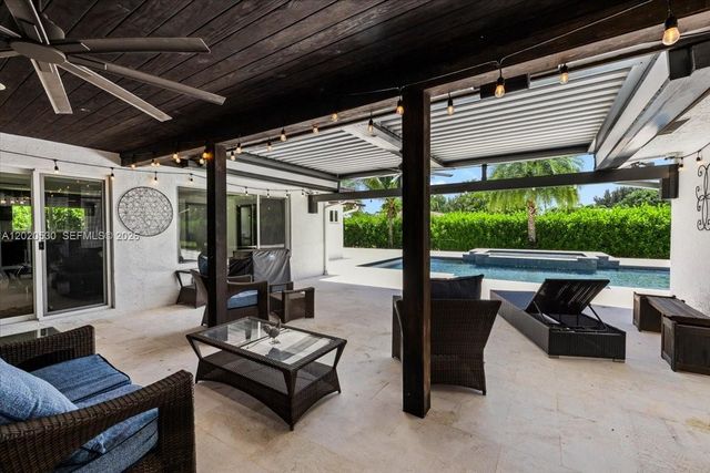 11600 SW 1st St, Plantation, FL 33325