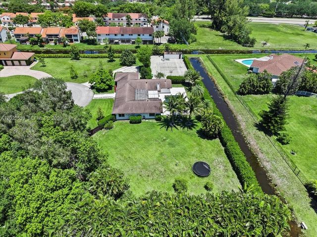 11600 SW 1st St, Plantation, FL 33325