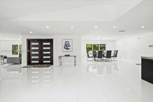 11600 SW 1st St, Plantation, FL 33325