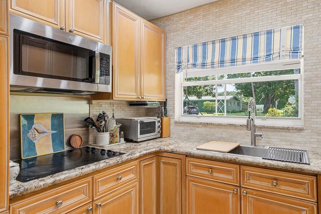 2417 NW 7th Avenue, Wilton Manors, FL 33311