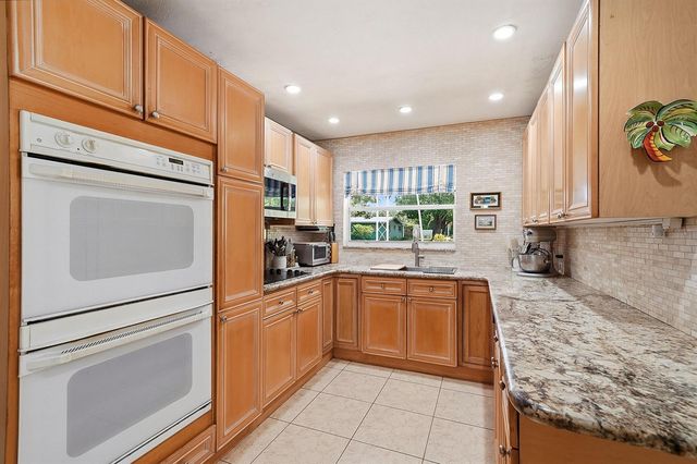2417 NW 7th Avenue, Wilton Manors, FL 33311