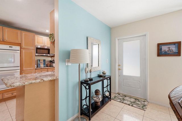 2417 NW 7th Avenue, Wilton Manors, FL 33311