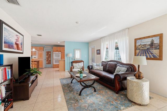 2417 NW 7th Avenue, Wilton Manors, FL 33311