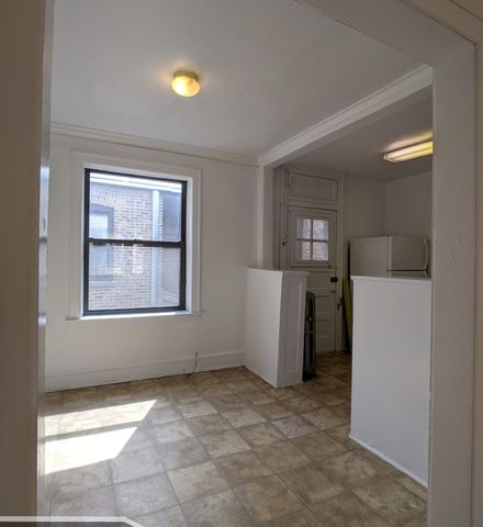 2332 N Spaulding Avenue 1A, Chicago, IL 60647