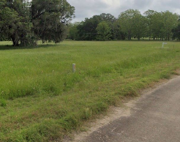 437 Springfield Trail, Angleton, TX 77515