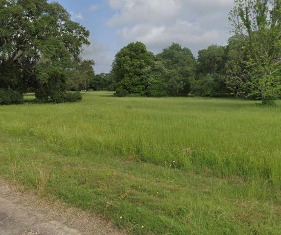 437 Springfield Trail, Angleton, TX 77515