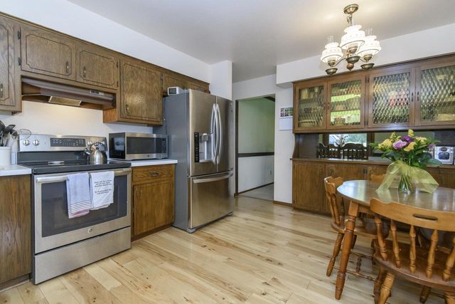 1438 Heather CIRCLE, Hubertus, WI 53033
