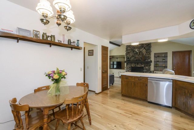 1438 Heather CIRCLE, Hubertus, WI 53033