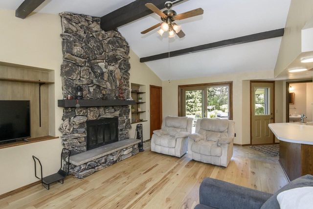 1438 Heather CIRCLE, Hubertus, WI 53033
