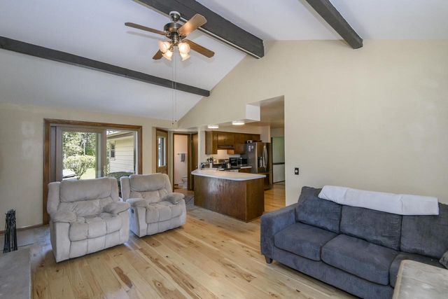 1438 Heather CIRCLE, Hubertus, WI 53033