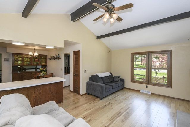 1438 Heather CIRCLE, Hubertus, WI 53033