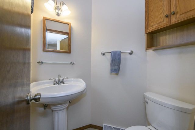 1438 Heather CIRCLE, Hubertus, WI 53033