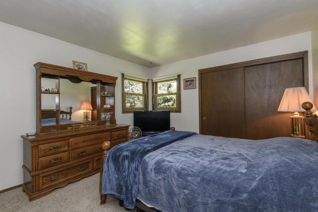 1438 Heather CIRCLE, Hubertus, WI 53033