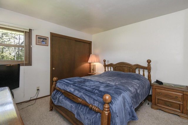 1438 Heather CIRCLE, Hubertus, WI 53033