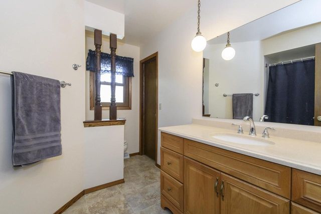 1438 Heather CIRCLE, Hubertus, WI 53033