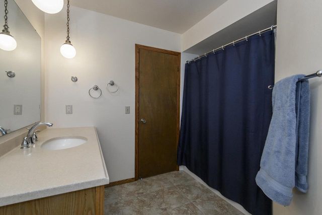 1438 Heather CIRCLE, Hubertus, WI 53033
