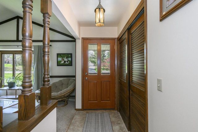 1438 Heather CIRCLE, Hubertus, WI 53033