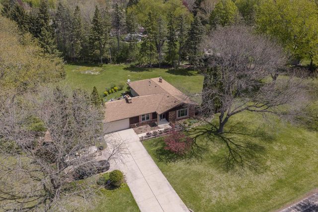 1438 Heather CIRCLE, Hubertus, WI 53033