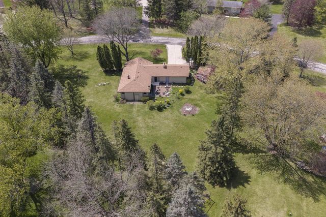 1438 Heather CIRCLE, Hubertus, WI 53033
