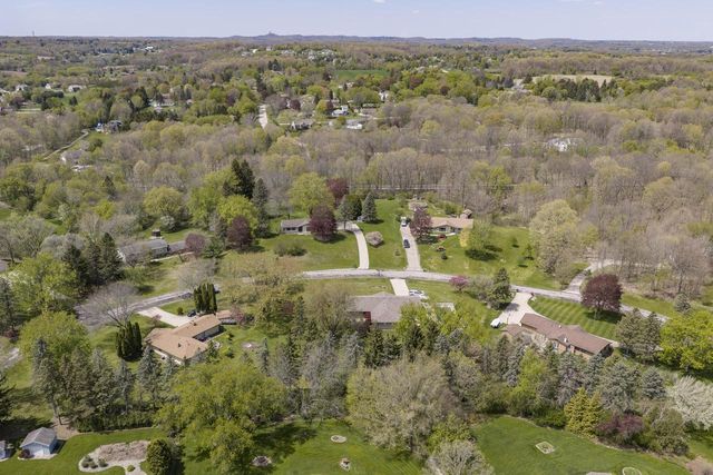 1438 Heather CIRCLE, Hubertus, WI 53033