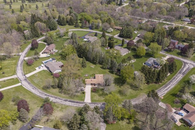 1438 Heather CIRCLE, Hubertus, WI 53033