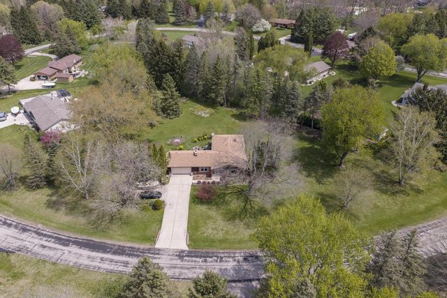 1438 Heather CIRCLE, Hubertus, WI 53033