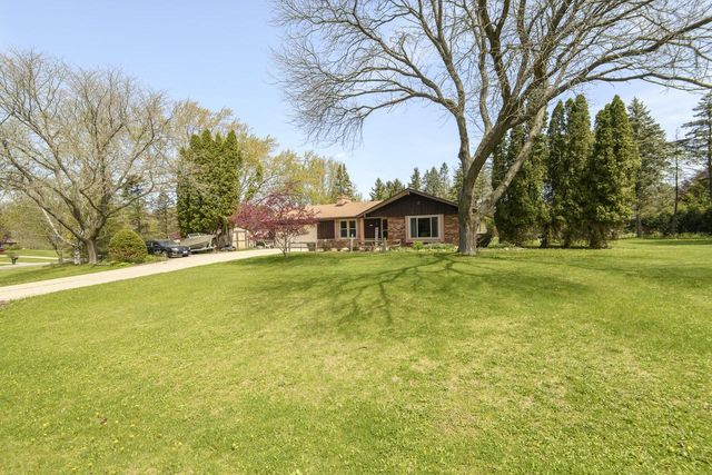 1438 Heather CIRCLE, Hubertus, WI 53033