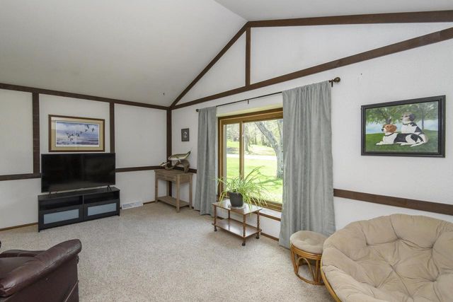 1438 Heather CIRCLE, Hubertus, WI 53033