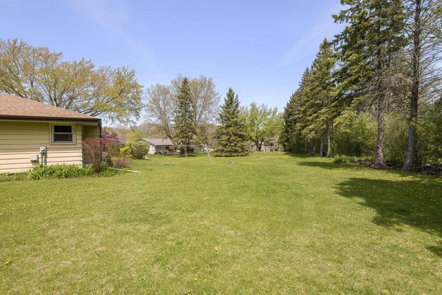 1438 Heather CIRCLE, Hubertus, WI 53033