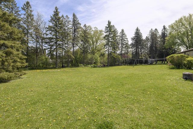 1438 Heather CIRCLE, Hubertus, WI 53033