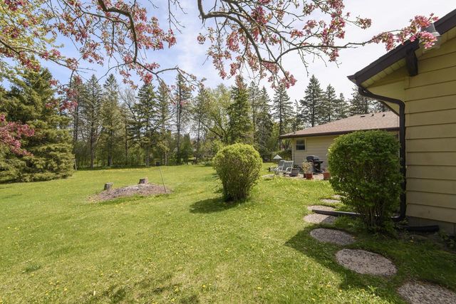 1438 Heather CIRCLE, Hubertus, WI 53033