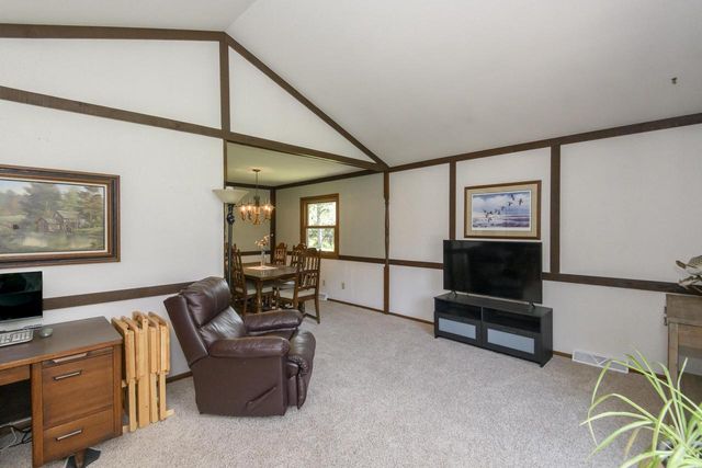 1438 Heather CIRCLE, Hubertus, WI 53033