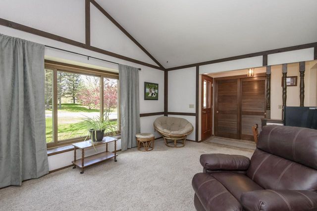 1438 Heather CIRCLE, Hubertus, WI 53033