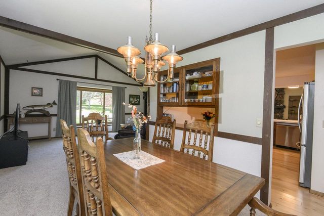 1438 Heather CIRCLE, Hubertus, WI 53033
