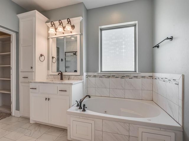 5021 SE 12th Avenue, Washington, OK 73093