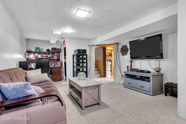 109 Woodridge Avenue, Toms River, NJ 08755