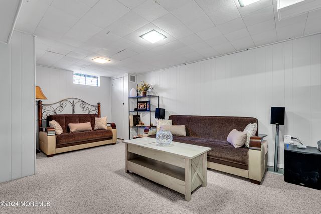 109 Woodridge Avenue, Toms River, NJ 08755