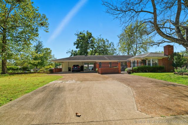 1000 SE 3rd, Antlers, OK 74523