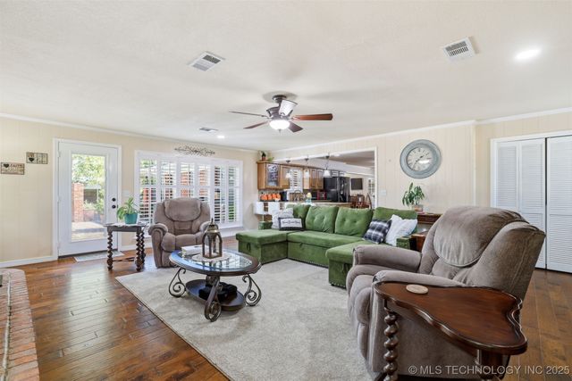 1000 SE 3rd, Antlers, OK 74523