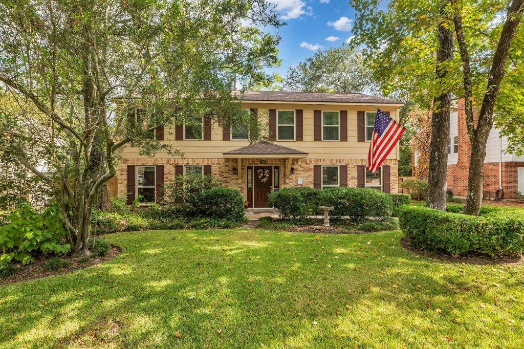 18 S Cypress Pine Drive, The Woodlands, TX 77381