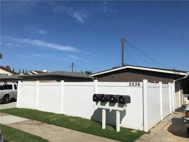 2536 Orange Avenue E, Costa Mesa, CA 92627