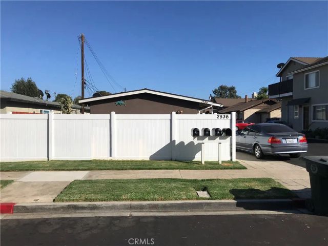 2536 Orange Avenue E, Costa Mesa, CA 92627